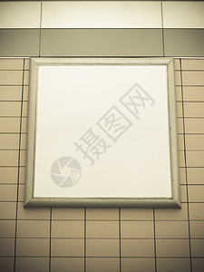 空的白广告牌挂在砖墙上信息促销产品真实的塞皮亚语气图片