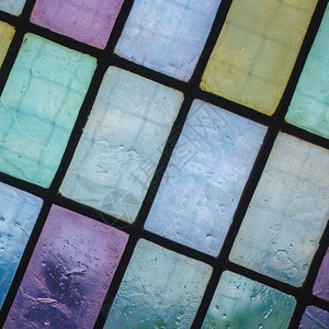 多彩色玻璃窗以蓝绿紫平面格式的普通块模图片