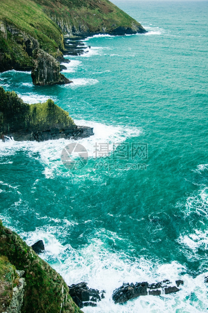 爱尔兰的风景海岸线亚特兰海滨岩石岸景色爱尔兰欧洲科克县图片