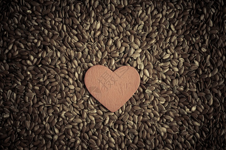 棕色原麻籽作为天然本底和红心象征健康食物用于预防心脏病麻籽中充满了欧美茄3脂肪酸图片