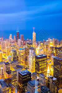 芝加哥市中心黄昏时的空景象图片