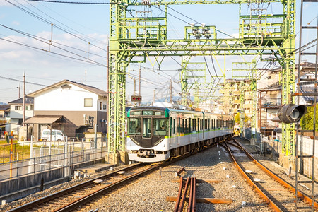Jpan京的当地火车机列图片