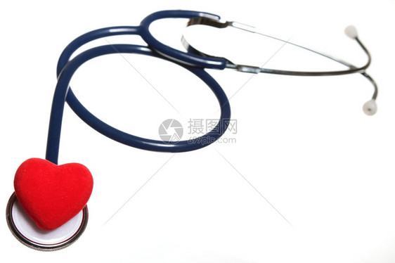 红色心脏和白背景上的蓝听诊器图片