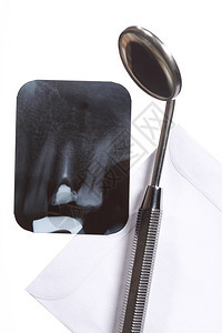 X光的牙齿胶片细节和白上隔离的牙科仪器图片
