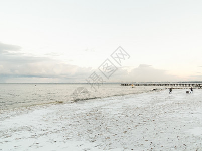 波兰奥罗沃的Gdynia码头美丽的冬季风景图片