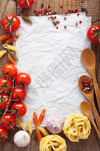 配有番茄意粉的食谱白纸图片
