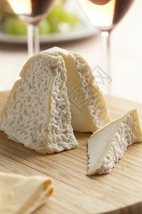 新鲜的Pouligny圣皮埃尔奶酪甜点图片
