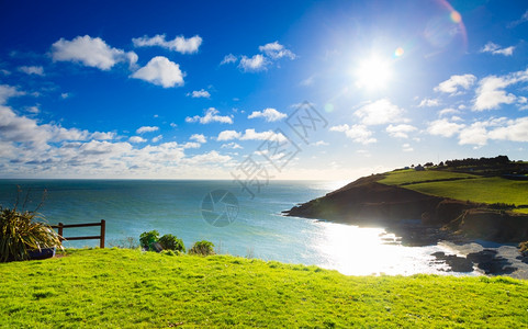爱尔兰岛地貌海岸线大西洋景色多云的蓝天空爱尔兰欧洲Cork县ChurchBayCork图片