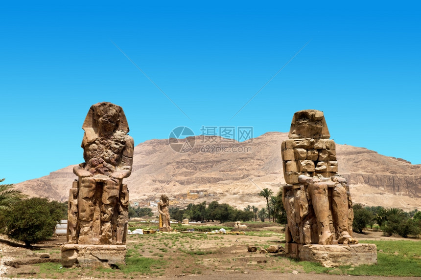 埃及卢克索巨大雕像的盛Memnon巨雕像图片