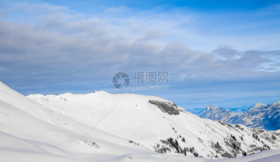 冬季山谷雪景图片