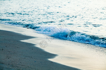 沙滩和海浪图片