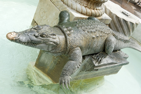 鳄鱼雕像法国朗格多克鲁西隆的尼姆斯符号图片