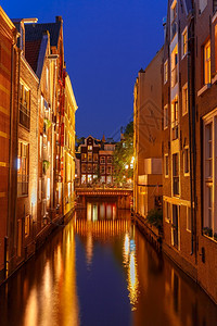 阿姆斯特丹运河边的典型住宅图片