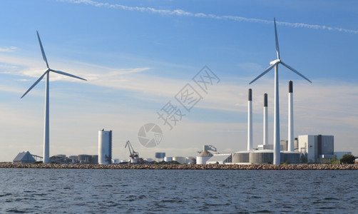 丹麦附近的沿海黄岸可再生能源产发电站绿色清洁替代能源生态图片
