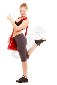 运动和积极生活方式全年运动健壮的女孩带着红体操袋手举拇指用白色孤立的手势举起图片
