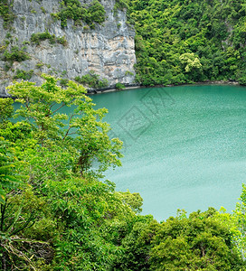 MooKohAngTong公园中称为TalayNai的环礁湖图片