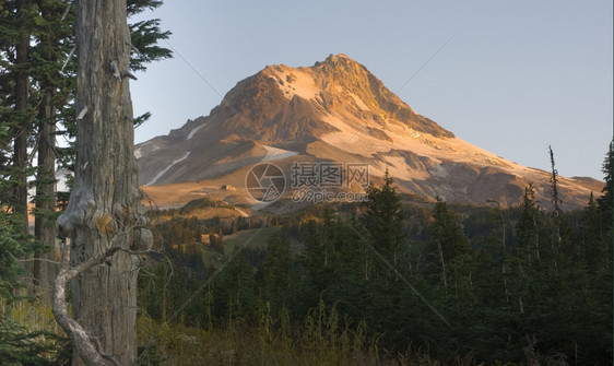 清晨在胡德山的基地图片