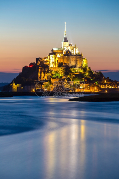 法国黄昏时圣米歇尔山图片