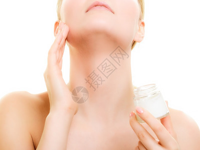 皮肤护理年轻女照顾干皮肤女孩用湿润乳霜隔离美容治疗图片