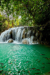 泰国Kanjanaburi的瀑布图片