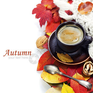 咖啡和秋叶用白色易于移动的样本文图片
