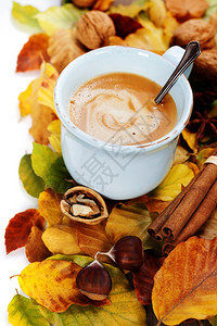 咖啡和秋叶白色图片