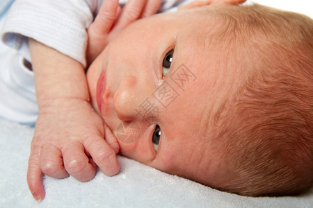 可爱的新生儿婴男孩图片