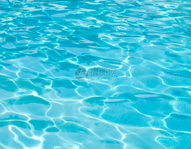 蓝池水有太阳反射图片