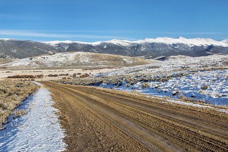 山底有雪药科罗拉多州Walden附近的北公园秋后风景图片