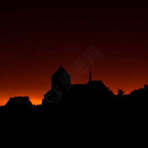 日落与教堂背景下的教堂图片