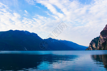 山区湖LagodiGarda湖图片