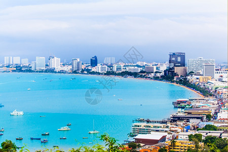 泰国帕塔亚美丽的海湾和城市景观图片
