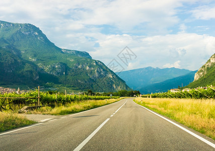 阿斯法特路山美丽的风景图片