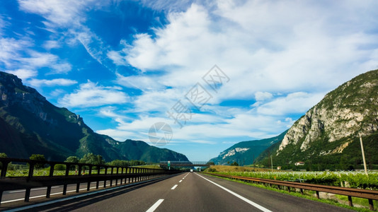 阿斯法特路山美丽的风景图片