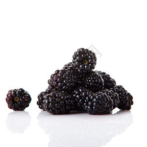 甜黑莓在白色上分离图片