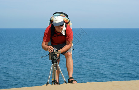 摄像师拍电影海洋和滩图片