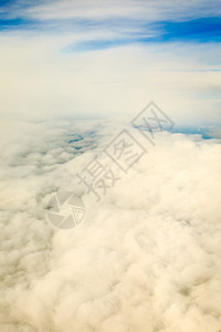 从飞机的窗口查看天景云色图片