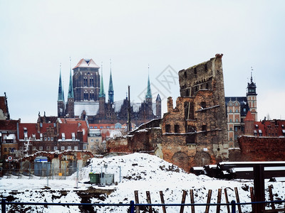 波兰格丹斯克寒冷冬天老城的废墟图片