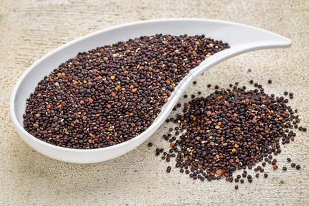 玻利维亚种植的免费黑quinoa谷物图片