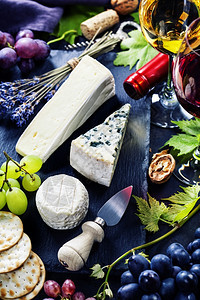 有葡萄酒奶酪和的食品背景图片