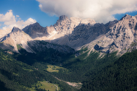阿尔卑山地貌意大利多洛米人图片