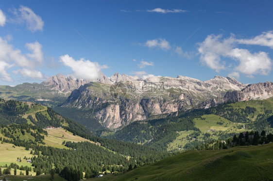 阿尔卑斯山岩地貌意大利多洛米人图片