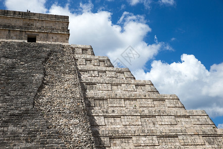 墨西哥ChichenItza场地的KukukulkanPyramid图片