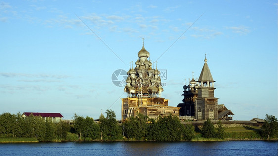 在俄罗斯北部Karelia地区Onega湖的Kizhi岛Kizhi上的旧木教堂科文组织世界遗产址图片