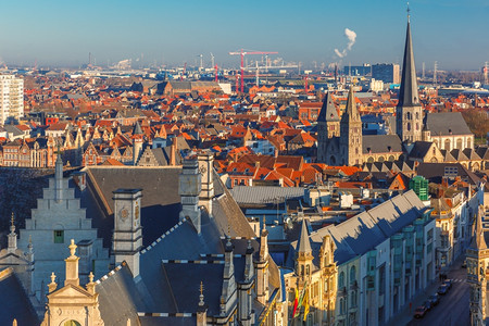 比利时老城中美丽的世纪建筑图片