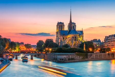 法国巴黎圣母大教堂日落时市风景图片