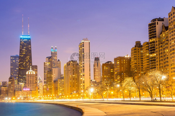 芝加哥市区和密歇根湖黄昏图片