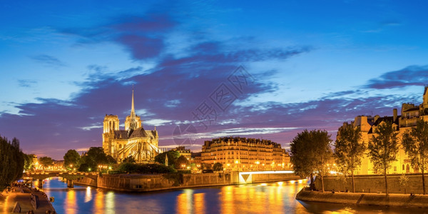 圣母教堂全景和巴黎市风法国黄昏图片