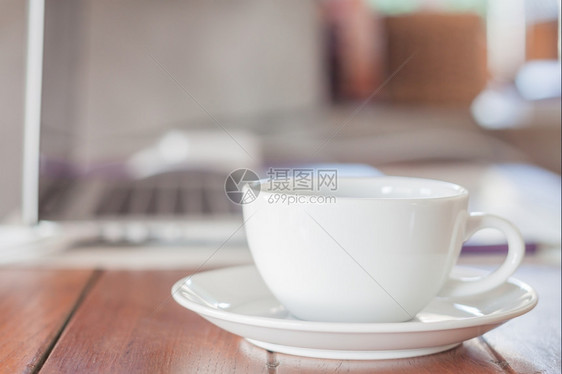 工作站的白咖啡杯股票照片图片