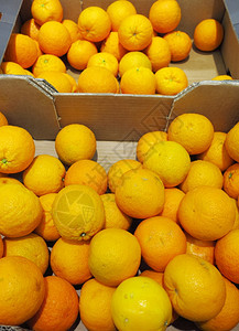 Ccurus成熟橙子水果装箱出售超级市场图片